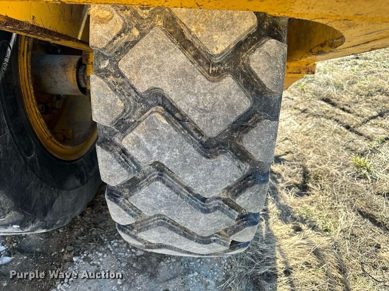 image for item DL4355 2006 John Deere 1814C scraper