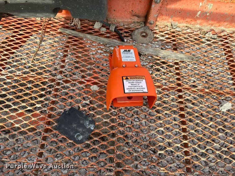 image for item DL4358 2001 JLG 600SC boom lift