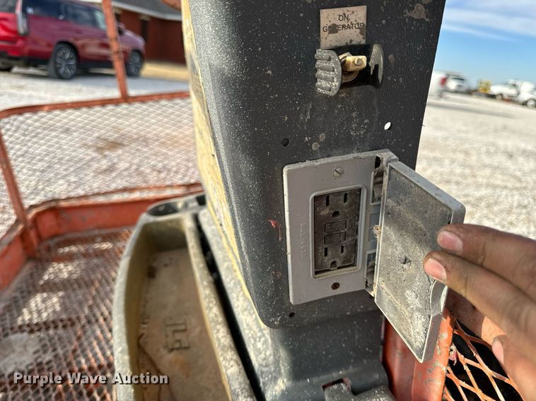 image for item DL4358 2001 JLG 600SC boom lift