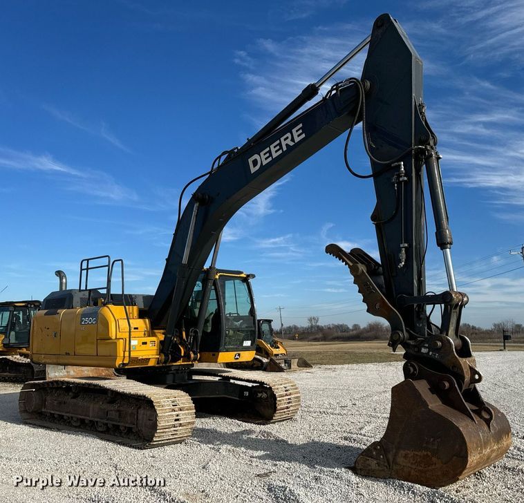 image for item DL4359 2015 John Deere 250G LC excavator