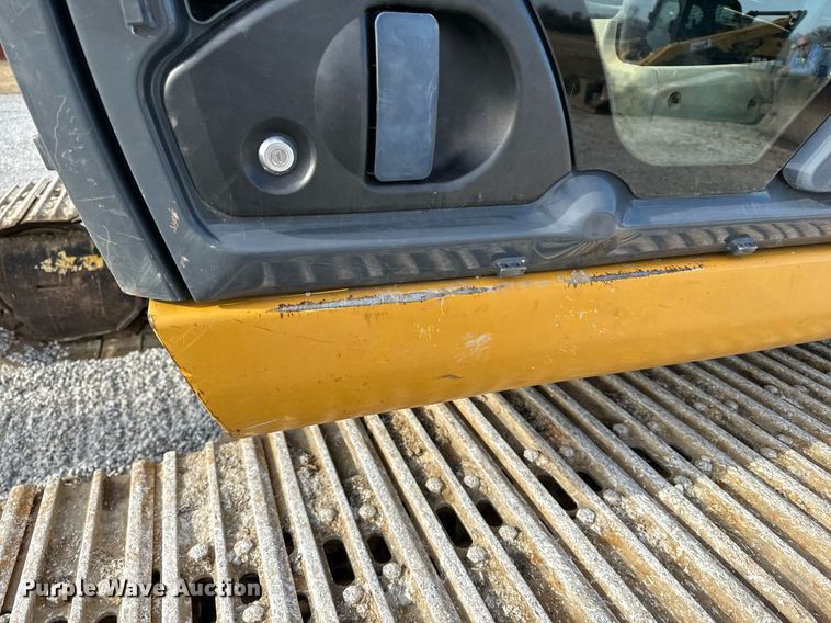 image for item DL4359 2015 John Deere 250G LC excavator