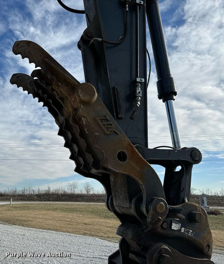 image for item DL4359 2015 John Deere 250G LC excavator