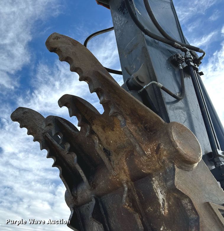 image for item DL4359 2015 John Deere 250G LC excavator