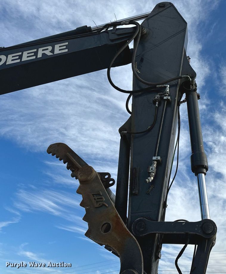 image for item DL4359 2015 John Deere 250G LC excavator