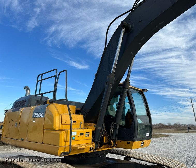 image for item DL4359 2015 John Deere 250G LC excavator