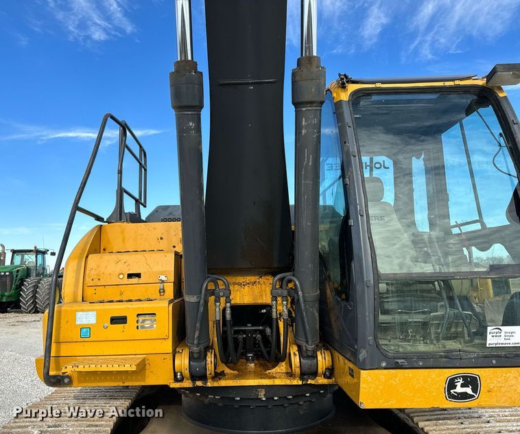 image for item DL4359 2015 John Deere 250G LC excavator