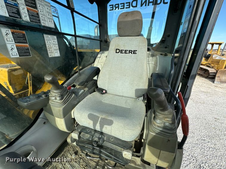 image for item DL4359 2015 John Deere 250G LC excavator