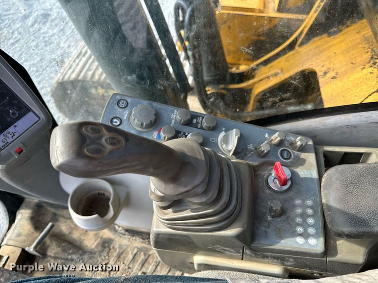 image for item DL4359 2015 John Deere 250G LC excavator