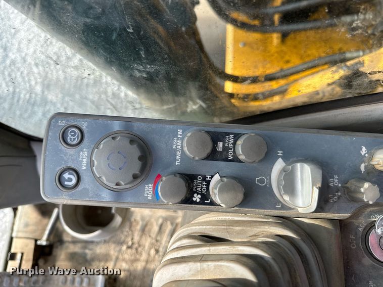 image for item DL4359 2015 John Deere 250G LC excavator