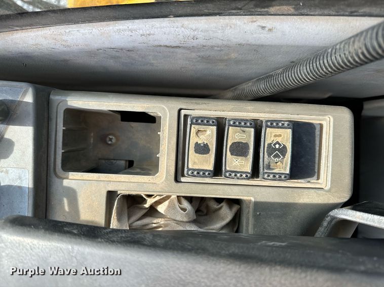 image for item DL4359 2015 John Deere 250G LC excavator