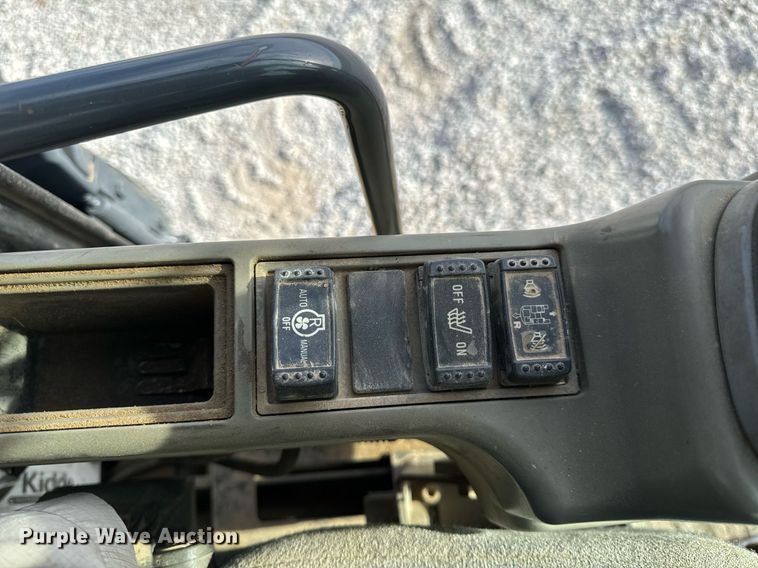 image for item DL4359 2015 John Deere 250G LC excavator