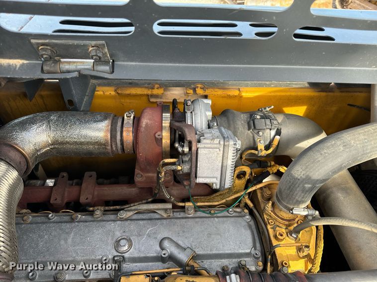 image for item DL4359 2015 John Deere 250G LC excavator