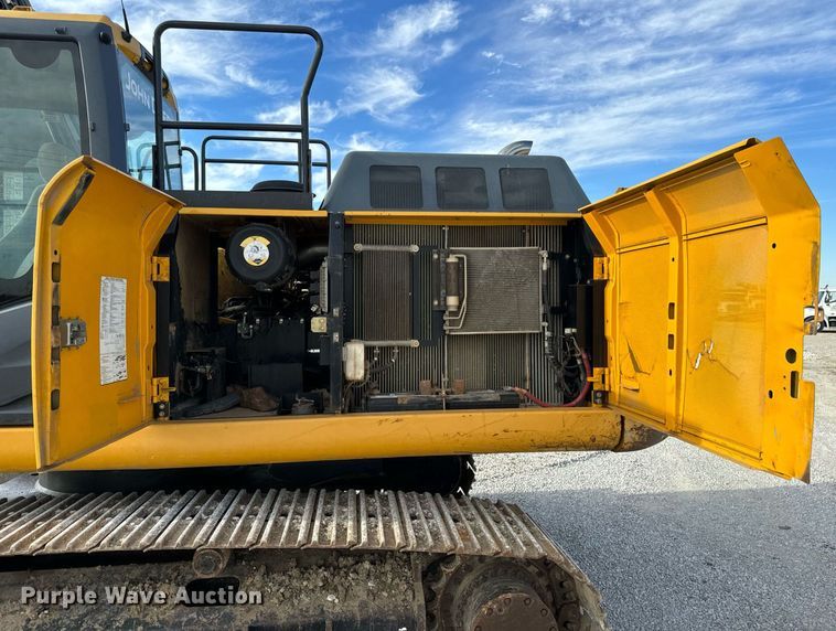 image for item DL4359 2015 John Deere 250G LC excavator