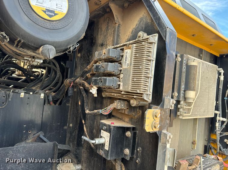 image for item DL4359 2015 John Deere 250G LC excavator