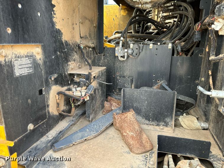 image for item DL4359 2015 John Deere 250G LC excavator