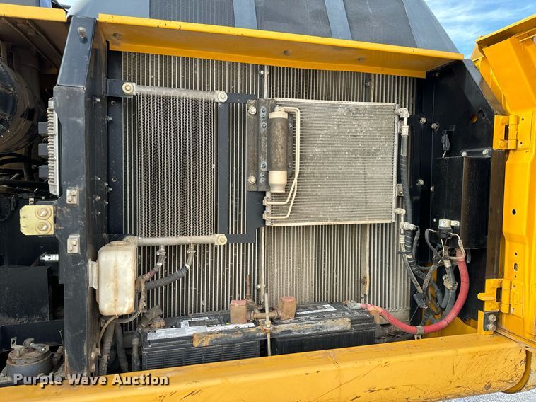 image for item DL4359 2015 John Deere 250G LC excavator