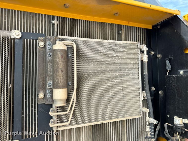 image for item DL4359 2015 John Deere 250G LC excavator