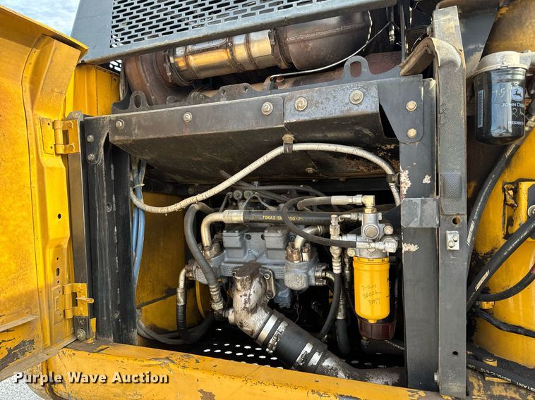 image for item DL4359 2015 John Deere 250G LC excavator