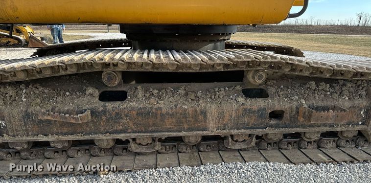 image for item DL4359 2015 John Deere 250G LC excavator