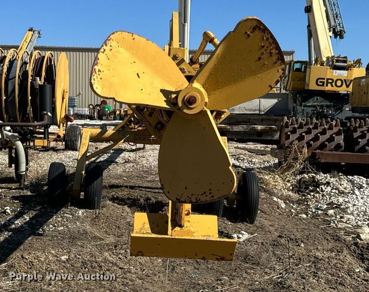 image for item DL4361 Farmstar  1503 manure spreader