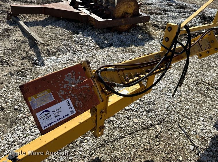 image for item DL4361 Farmstar  1503 manure spreader