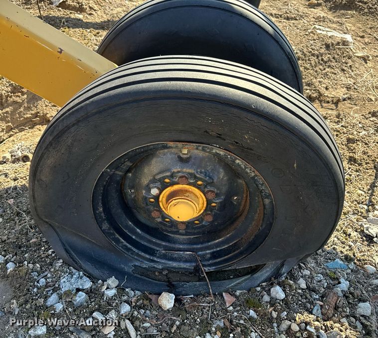 image for item DL4361 Farmstar  1503 manure spreader