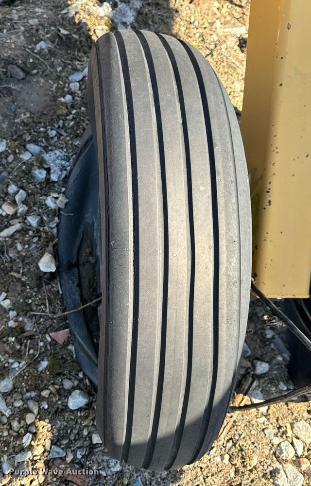 image for item DL4361 Farmstar  1503 manure spreader