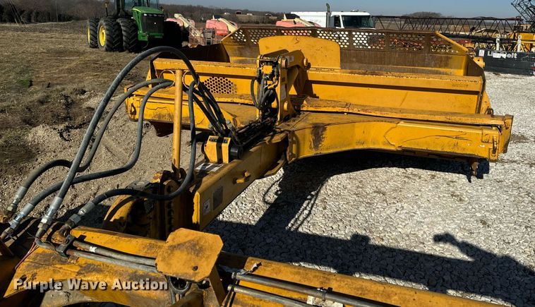 image for item DL4362 2006 John Deere 1814C scraper