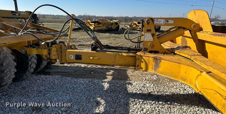 image for item DL4362 2006 John Deere 1814C scraper