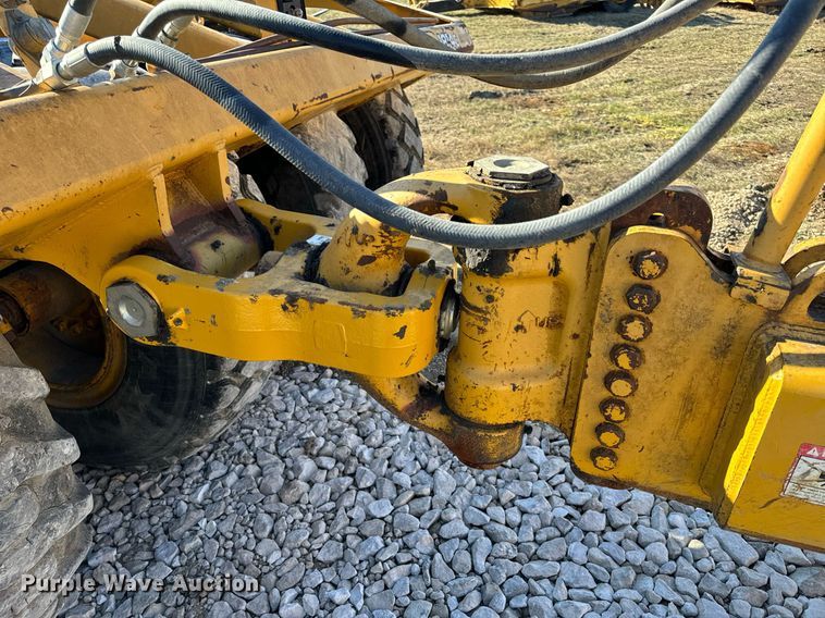 image for item DL4362 2006 John Deere 1814C scraper