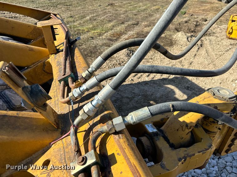 image for item DL4362 2006 John Deere 1814C scraper