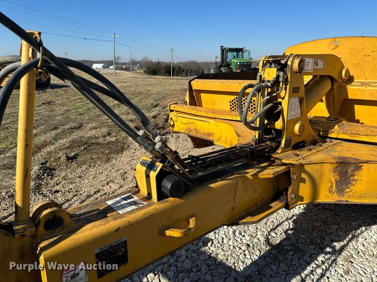 image for item DL4362 2006 John Deere 1814C scraper