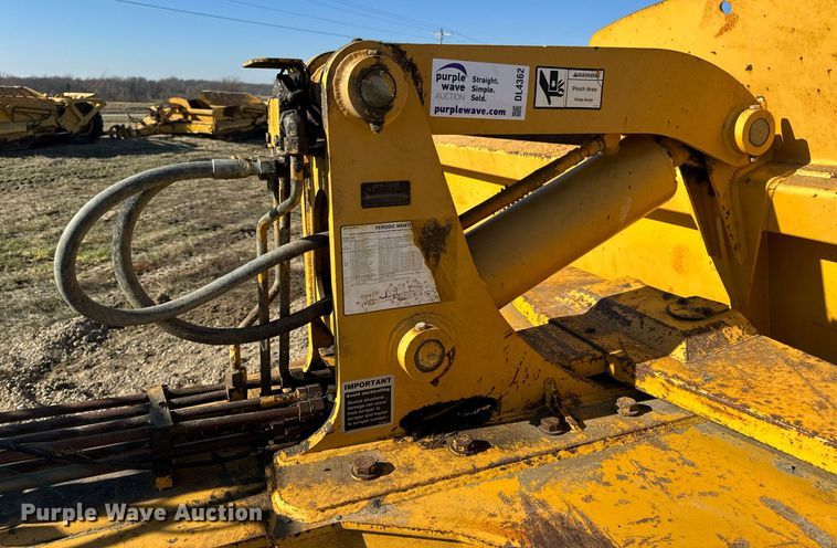 image for item DL4362 2006 John Deere 1814C scraper