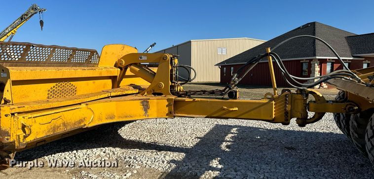 image for item DL4362 2006 John Deere 1814C scraper