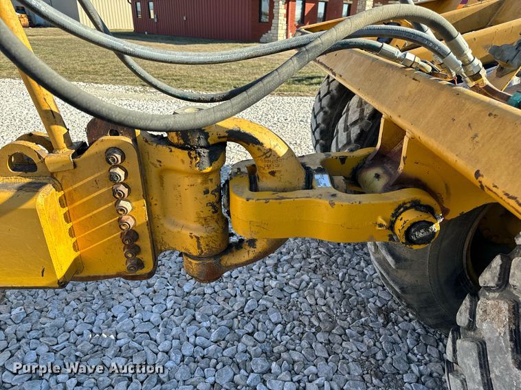 image for item DL4362 2006 John Deere 1814C scraper