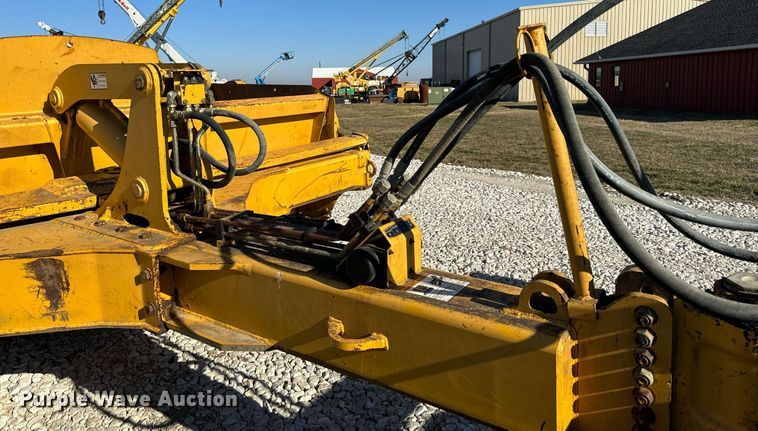 image for item DL4362 2006 John Deere 1814C scraper