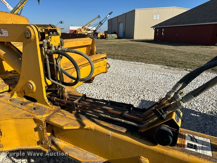 image for item DL4362 2006 John Deere 1814C scraper