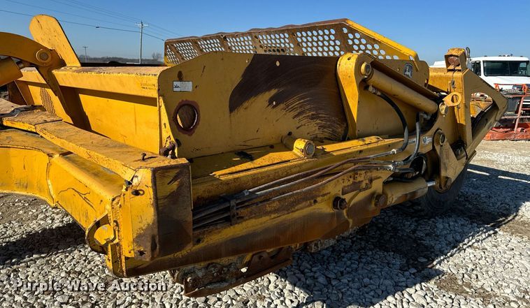 image for item DL4362 2006 John Deere 1814C scraper
