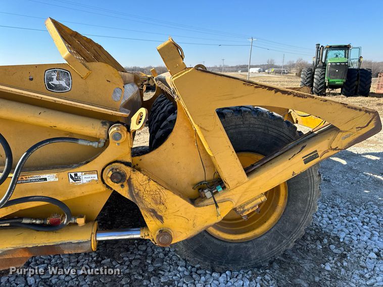 image for item DL4362 2006 John Deere 1814C scraper