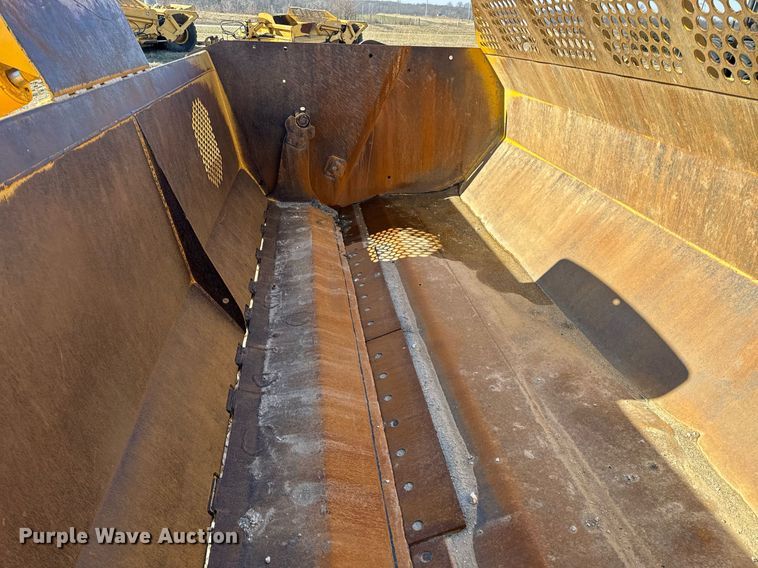 image for item DL4362 2006 John Deere 1814C scraper