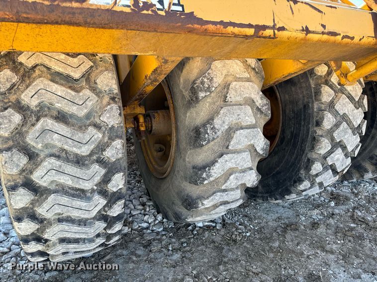 image for item DL4362 2006 John Deere 1814C scraper