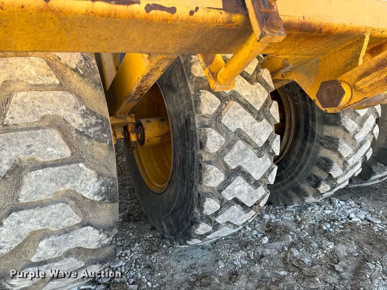 image for item DL4362 2006 John Deere 1814C scraper