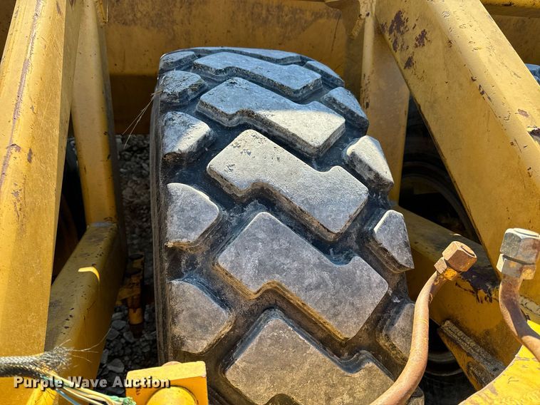 image for item DL4362 2006 John Deere 1814C scraper