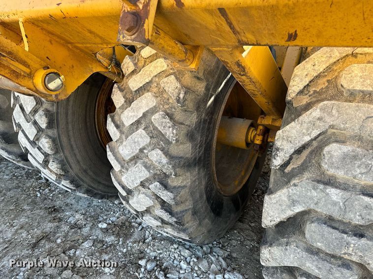 image for item DL4362 2006 John Deere 1814C scraper