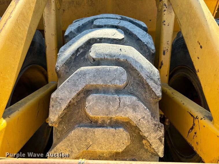 image for item DL4362 2006 John Deere 1814C scraper