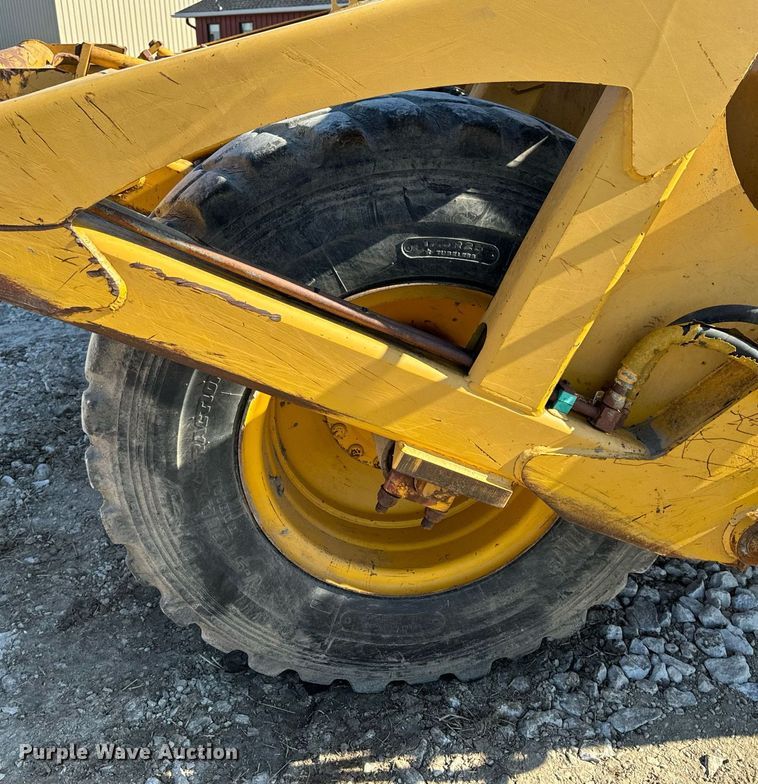 image for item DL4362 2006 John Deere 1814C scraper