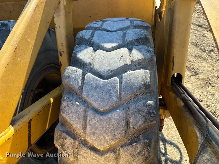 image for item DL4362 2006 John Deere 1814C scraper