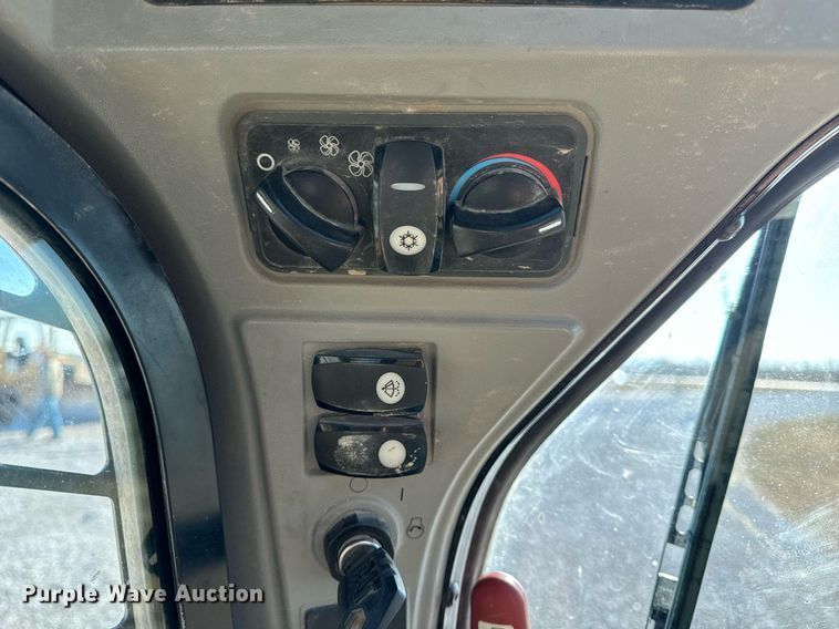 image for item DL4363 2015 Caterpillar 289D tracked skid steer loader