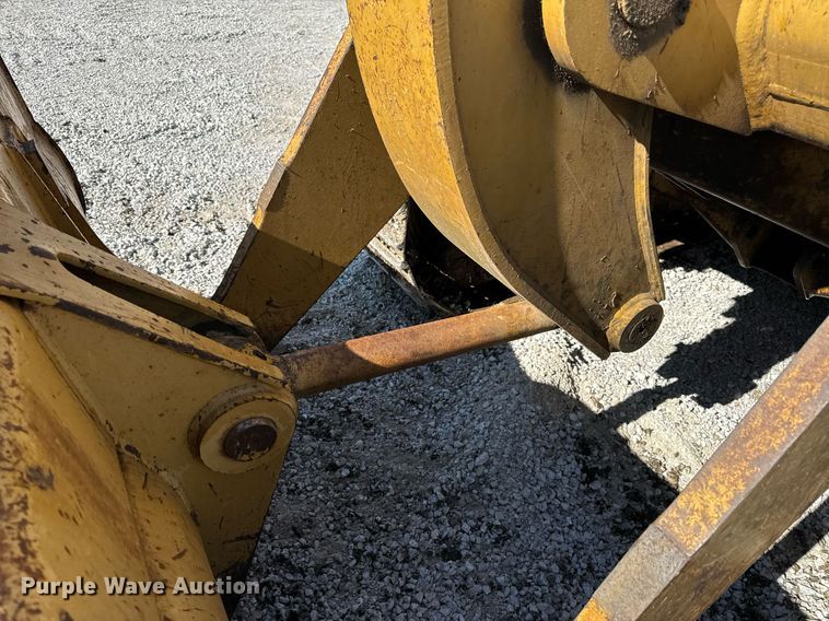image for item DL4364 1997 Caterpillar 953C loader