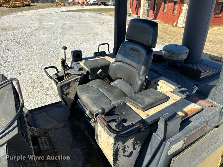 image for item DL4364 1997 Caterpillar 953C loader